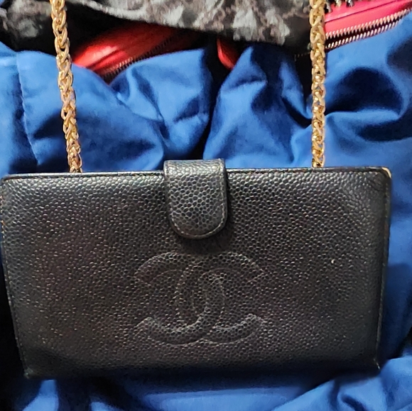 Chanel CC logo GUC BLACK CAVIAR KISSLOCK LONG BIFOLD WALLET - Picture 8 of 8